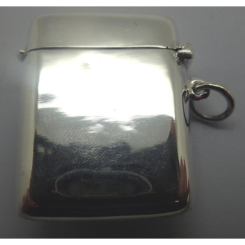 110 - 925 silver vesta case with enamel decoration, 40 x 30 mm. P&P Group 1 (£14+VAT for the first lot and... 