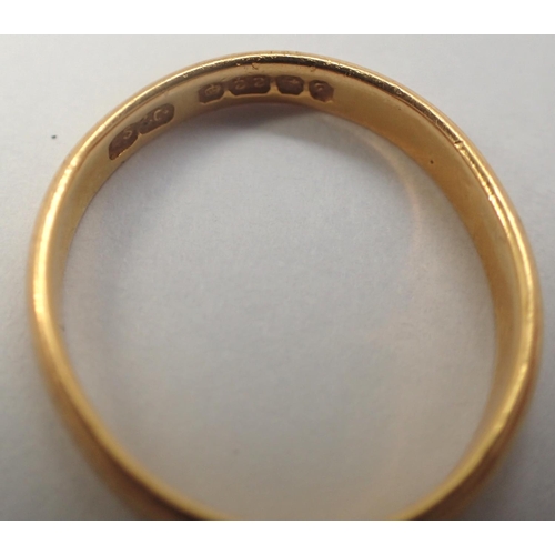 2 - 22ct gold wedding band, slightly misshapen, size L/M, 3.0g. P&P Group 1 (£14+VAT for the first lot a... 