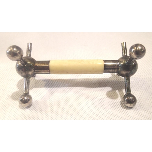 91 - Hallmarked silver and bone knife rest. P&P Group 1 (£14+VAT for the first lot and £1+VAT for subsequ... 