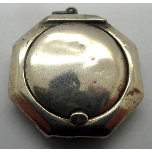 96 - Silver octagonal snuff box, D: 40 mm, 16g. P&P Group 1 (£14+VAT for the first lot and £1+VAT for sub... 