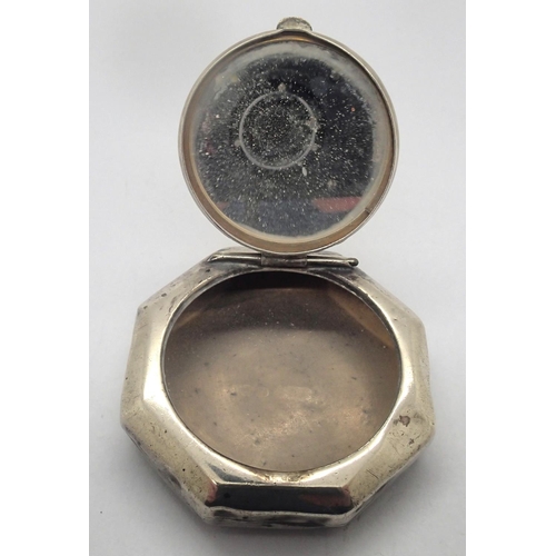 96 - Silver octagonal snuff box, D: 40 mm, 16g. P&P Group 1 (£14+VAT for the first lot and £1+VAT for sub... 