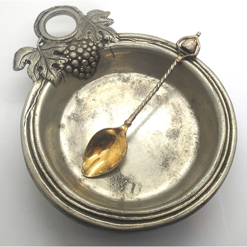 99 - Russian silver spoon and white metal dish, D: 13 cm, 415g. P&P Group 1 (£14+VAT for the first lot an... 