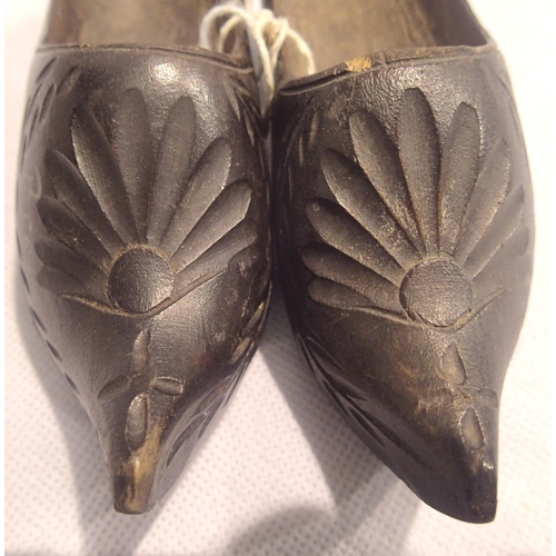 373 - Pair of antique carved wooden clogs, L: 11 cm. P&P Group 2 (£18+VAT for the first lot and £3+VAT for... 