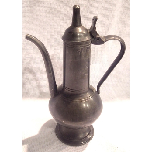 382 - Vintage pewter jug with touch marks, H: 19 cm. P&P Group 2 (£18+VAT for the first lot and £3+VAT for... 