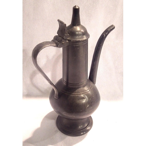 382 - Vintage pewter jug with touch marks, H: 19 cm. P&P Group 2 (£18+VAT for the first lot and £3+VAT for... 