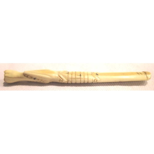 385 - Carved bone cheroot holder in the form of a crocodile. P&P Group 1 (£14+VAT for the first lot and £1... 