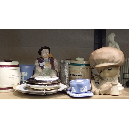 1065 - Selection of mixed ceramics to include Wade and Wedgwood. Not available for in-house P&P, contact Pa... 