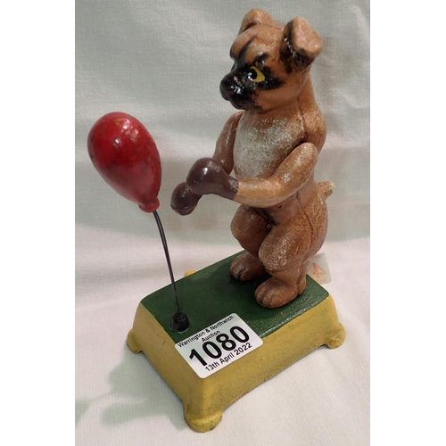 1080 - Cast iron boxing dog, H: 20 cm. P&P Group 2 (£18+VAT for the first lot and £3+VAT for subsequent lot... 