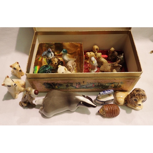 1090 - Small collection of ceramic animals to include Wade. P&P Group 2 (£18+VAT for the first lot and £3+V... 