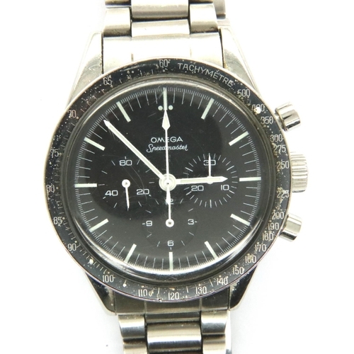 64 - Omega Speedmaster; 1963 model on Omega steel bracelet, black dial, working at lotting. Inner case nu... 