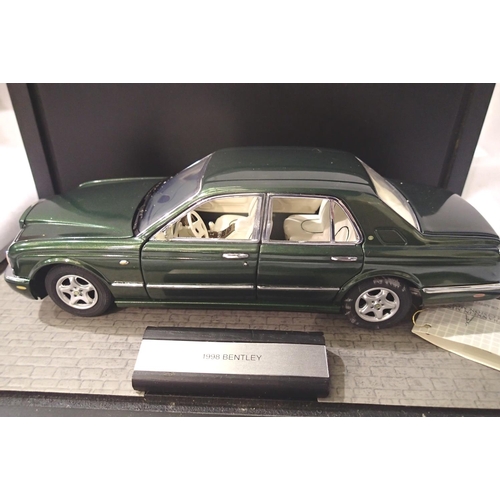 2141 - Franklin Mint 1/24 scale 1998 Bentley Arnage in very good to excellent condition, missing one door m... 