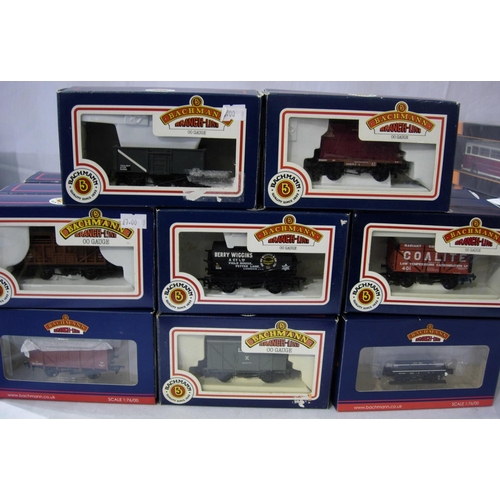 2061 - Eight Bachmann OO scale wagons in excellent condition, boxes with wear. P&P Group 1 (£14+VAT for the... 