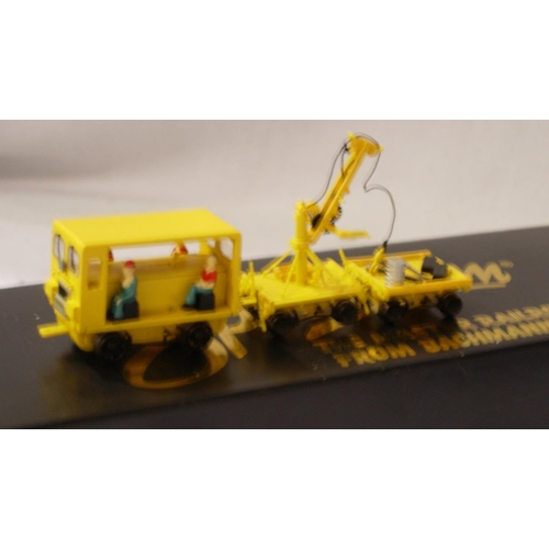 2079 - Bachmann Spectrum 16946 HO scale motorised Speeder with crane and cart, excellent condition, boxed. ... 