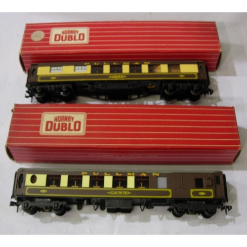 2088 - Two Hornby Dublo Pullman coaches, 4035 Aries and 4037 Car 79. Box in excellent condition, boxes with... 