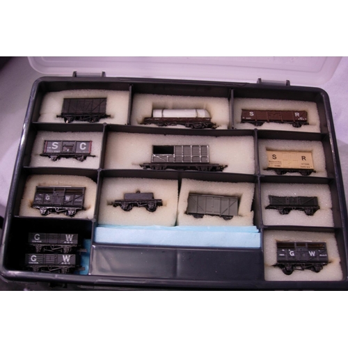 2091 - N gauge; thirteen wagons, various types, mostly in very good condition, in storage box. P&P Group 1 ... 