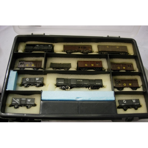 2097 - N gauge; twelve wagons mostly in very good condition, in storage box. P&P Group 1 (£14+VAT for the f... 