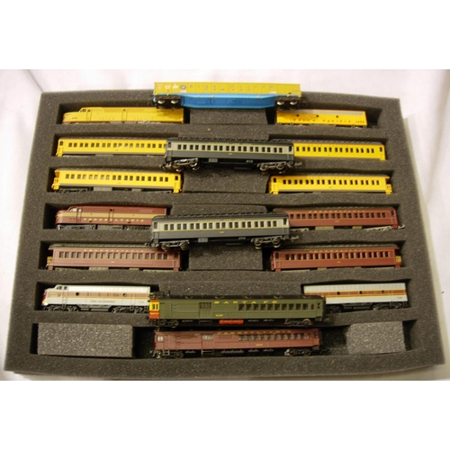 2101 - Selection of American N gauge; 5x locomotives, 2x FB units and 9x coaches, various Liveries. Mostly ... 