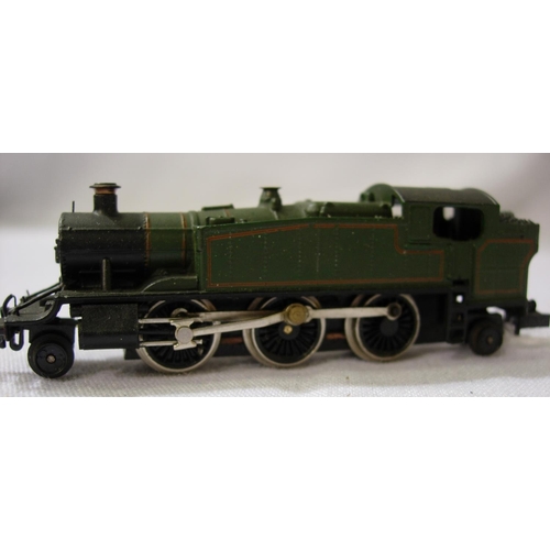 2111 - N gauge Farish Prairie, Green. Good condition, unboxed. P&P Group 1 (£14+VAT for the first lot and £... 