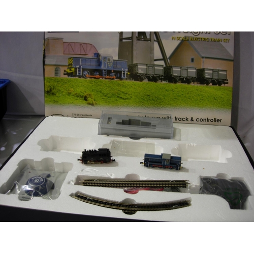 2117 - N gauge Farish Colliery Classic freight set, loco, track and controller only (no wagons/paperwork). ... 