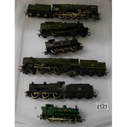 2121 - Six OO scale locomotives including Evening Star, Britannia, Pannier tank etc. All require attention,... 