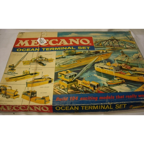 2132 - Meccano Ocean terminal set, appears complete, good condition - box is fair. P&P Group 1 (£14+VAT for... 