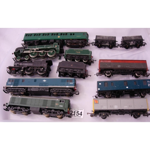 2154 - 5x OO scale locomotives and 5x wagons. Fair condition, may need attention. For spares/repair. P&P Gr... 