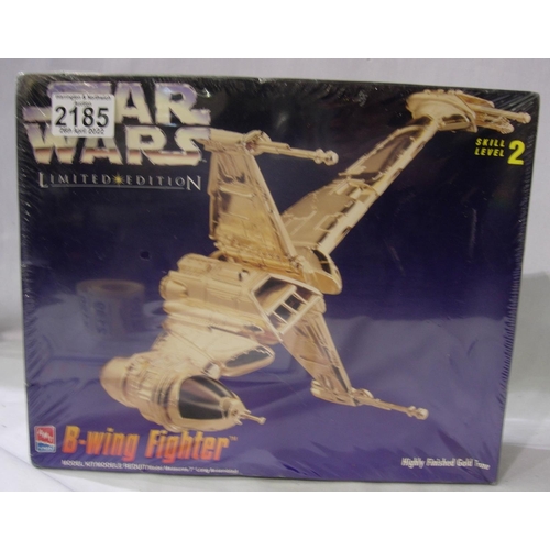 2185 - AMT Star Wars plastic kit highly finished gold tone B Wing Fighters, sealed as new. P&P Group 1 (£14... 