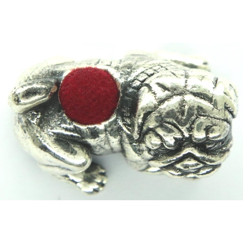 104 - 925 silver Bulldog pin cushion, L: 28 mm. P&P Group 1 (£14+VAT for the first lot and £1+VAT for subs... 