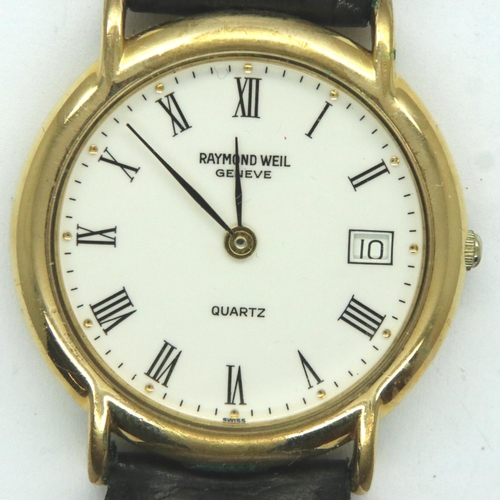 79 - Raymond Weil; gents quartz date 18ct gold plated wristwatch on a leather strap, requires battery. P&... 