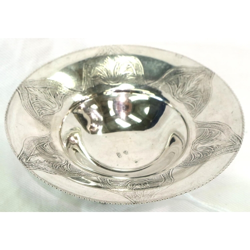 94 - 800 Continental silver three footed dish, D: 11 cm, 51g. P&P Group 1 (£14+VAT for the first lot and ... 