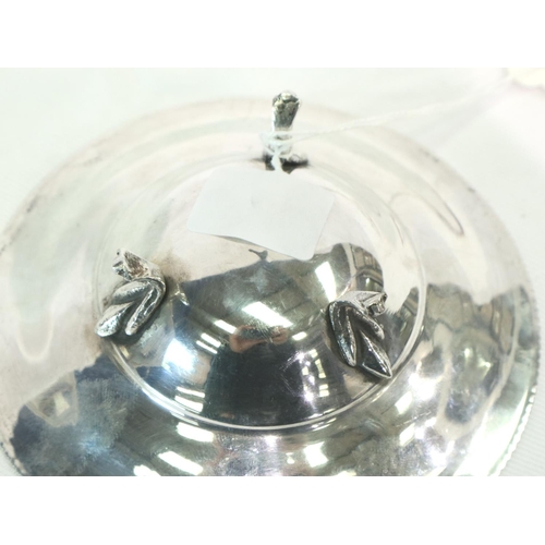 94 - 800 Continental silver three footed dish, D: 11 cm, 51g. P&P Group 1 (£14+VAT for the first lot and ... 