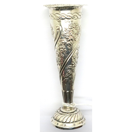 96 - Hallmarked silver weighted ornate bud vase, London assay, H: 13 cm. P&P Group 1 (£14+VAT for the fir... 