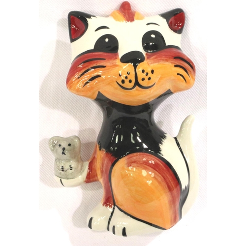 158 - Lorna Bailey cat, Got Ya, H: 13 cm. No cracks, chips or visible restoration. P&P Group 1 (£14+VAT fo... 