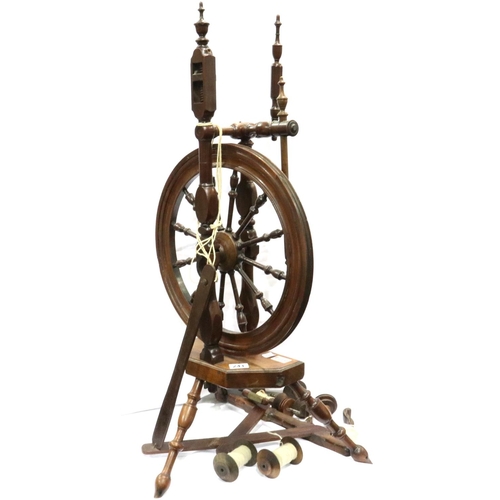 241 - Spinning wheel in oak with accessories. P&P Group 3 (£25+VAT for the first lot and £5+VAT for subseq... 