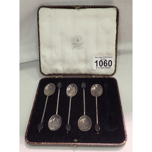 1060 - Five hallmarked silver coffee spoons Sheffield assay. P&P Group 1 (£14+VAT for the first lot and £1+... 