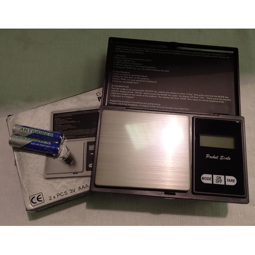 1080 - Boxed 500g set of professional mini jewellery scales with batteries. P&P Group 1 (£14+VAT for the fi... 