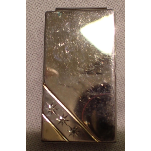 1081 - White metal diamond set money clip. P&P Group 1 (£14+VAT for the first lot and £1+VAT for subsequent... 