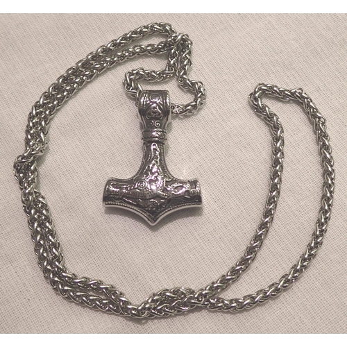 1086 - White metal unmarked Mjolnir Thors Hammers pendant with matching chain, chian L: 55 cm. P&P Group 1 ... 