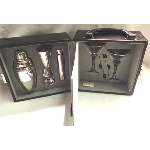 1098 - Travelling cocktail set. P&P Group 2 (£18+VAT for the first lot and £3+VAT for subsequent lots)