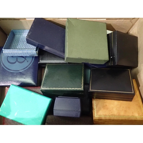 1150 - Collection of mixed jewellery and watch boxes. P&P Group 2 (£18+VAT for the first lot and £3+VAT for... 