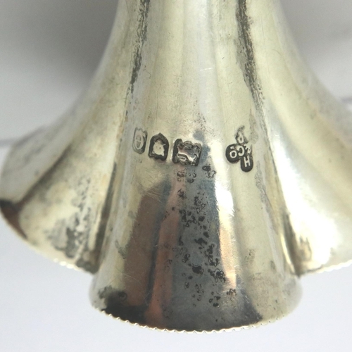 99 - Hallmarked silver bud vase, London assay, H: 10 cm. P&P Group 1 (£14+VAT for the first lot and £1+VA... 