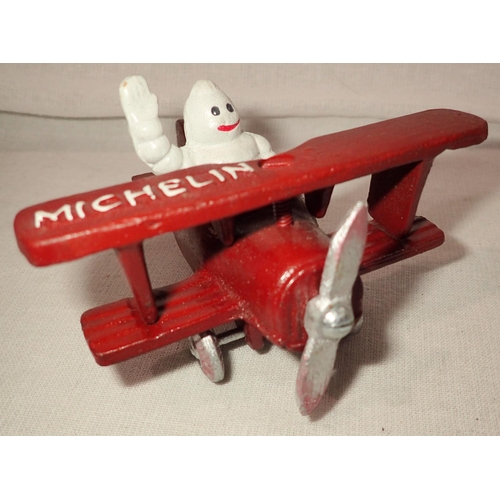 1622 - Cast iron Michelin Man in a plane, 10 x 11 cm. P&P Group 2 (£18+VAT for the first lot and £3+VAT for... 