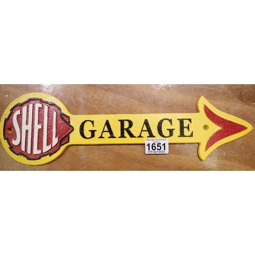 1651 - Cast iron Shell Garage Arrow, 42 x 12 cm. P&P Group 2 (£18+VAT for the first lot and £3+VAT for subs... 