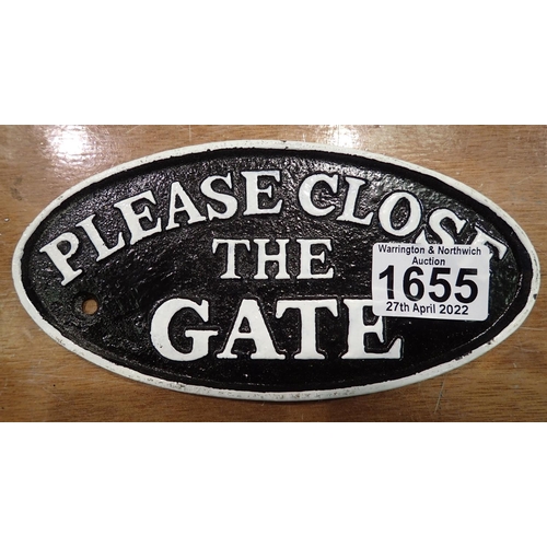 1655 - Cast iron Close The Gate sign in black, 20 x 10 cm. P&P Group 1 (£14+VAT for the first lot and £1+VA... 