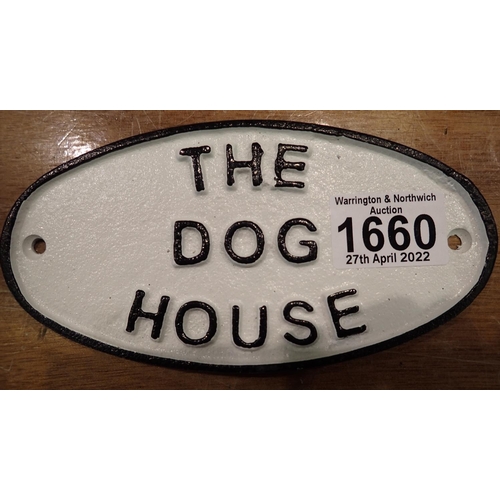 1660 - Cast iron The Dog House sign, 20 x 10 cm. P&P Group 1 (£14+VAT for the first lot and £1+VAT for subs... 