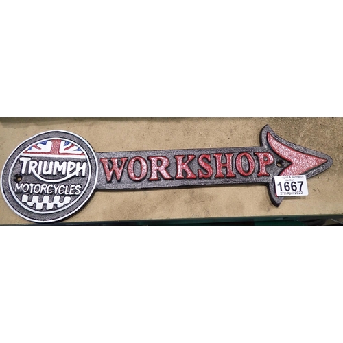 1667 - Cast iron Triumph workshop arrow sign, 40 x 12 cm. P&P Group 2 (£18+VAT for the first lot and £3+VAT... 