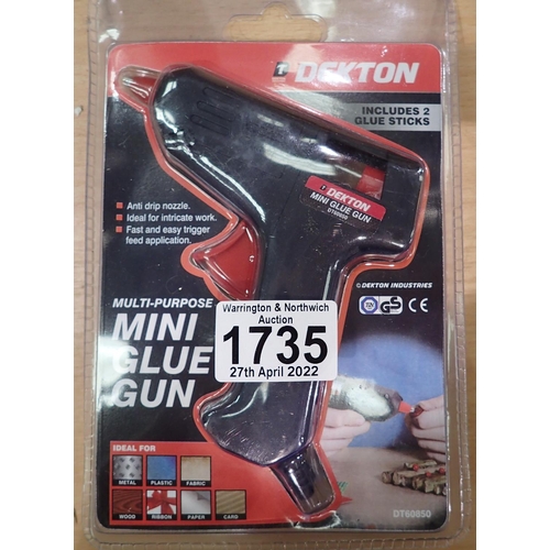 1735 - New unused glue gun. P&P Group 1 (£14+VAT for the first lot and £1+VAT for subsequent lots)