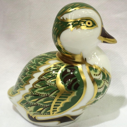 142 - Boxed Royal Crown Derby Collectors Club Duckling with gold stopper, H: 70 mm. No cracks, chips or vi... 