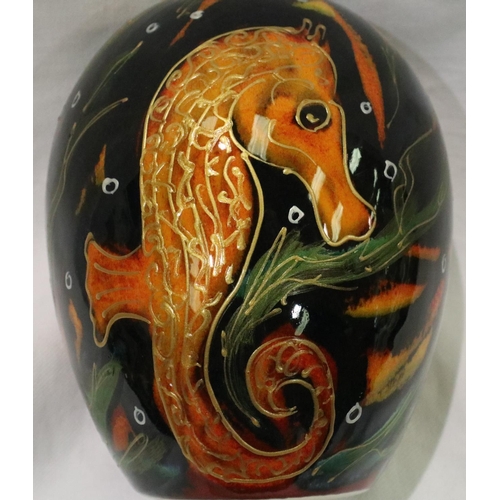 145 - Anita Harris vase in the Seahorse pattern, signed in gold, H: 15 cm. No cracks, chips or visible res... 