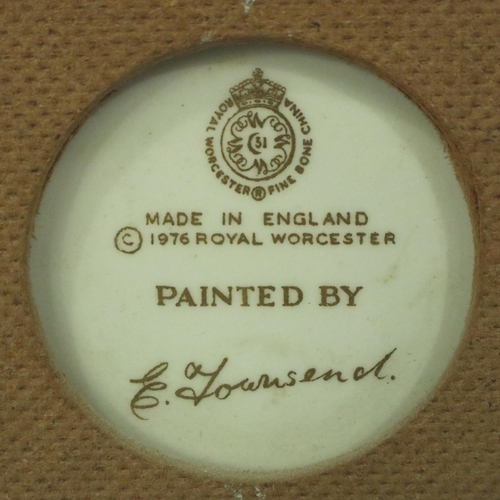 161 - E Townsend for Royal Worcester, painted ceramic plaque of two pointers, 25 x 17 cm. P&P Group 3 (£25... 